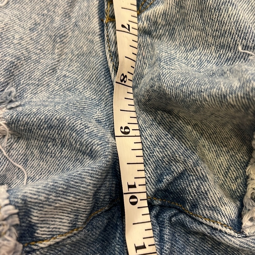 Altar’d State Distressed Denim Shorts Light Wash Size 25/1 - Picture 7 of 10